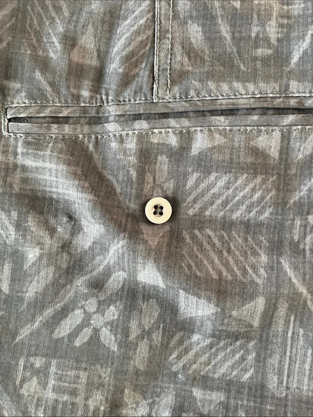 Crazy shirts brand, coconut poly/spandex gray/black patterned men shorts, golf